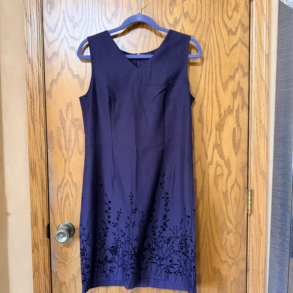 Hillard & Hanson Deep Purple Sleeveless V-Neck Floral Hem Dress